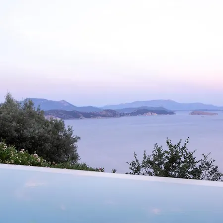 Evalin - Pretty Like At For Unforgettable Holidays فيلة